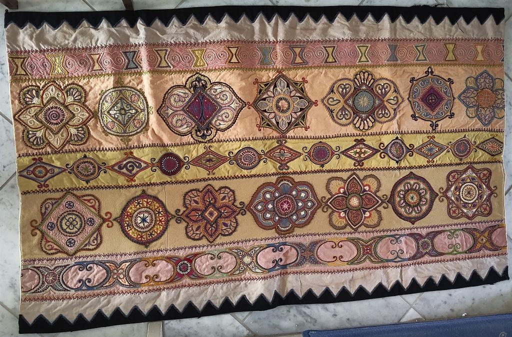 antiek textiel wandkleed toran borduurwerk indiaas armeens, Ophalen of Verzenden