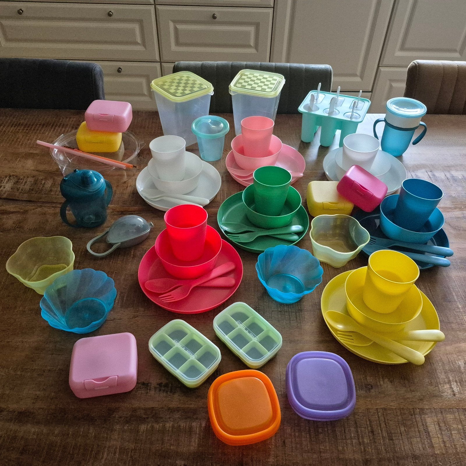 Kinder servies bekers bordjes kommetjes bestek bakjes ijs, Ophalen of Verzenden, Zo goed als nieuw, Jongen of Meisje