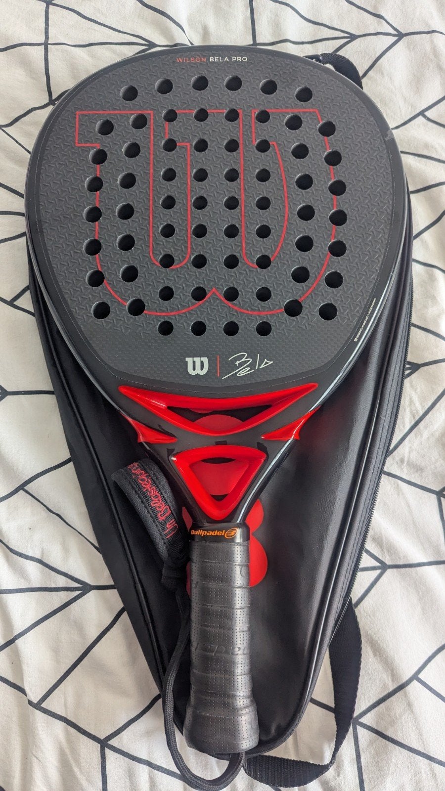 Wilson Bela Pro Padelracket & padeltas + padeltrainer, Sport en Fitness, Padel, Ophalen, Zo goed als nieuw, Padelracket