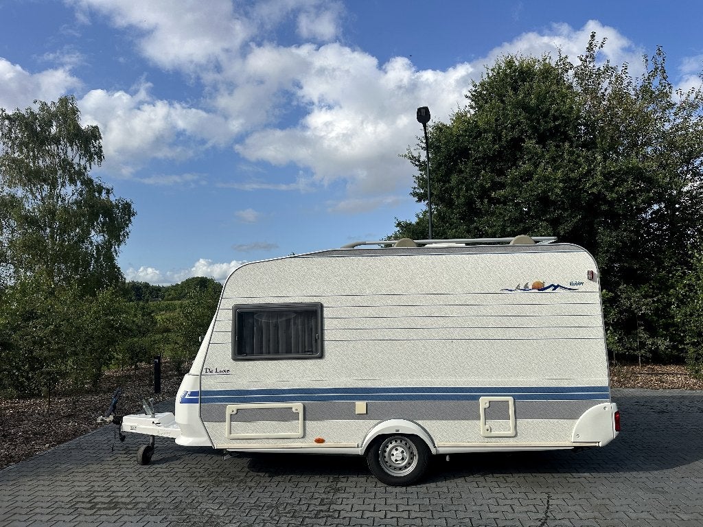 Prachtige Hobby De Luxe 400KB, met stapelbed, voortent, Caravans en Kamperen, Standaardzit, Stapelbed, Hobby, 750 - 1000 kg