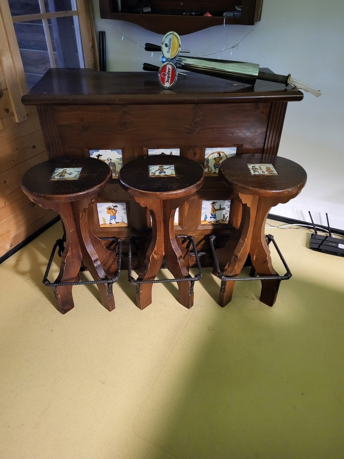 Unieke nostalgische bar met 3 barkrukken en achterwand, Huis en Inrichting, Barren, Ophalen, Gebruikt, Inclusief barstoelen