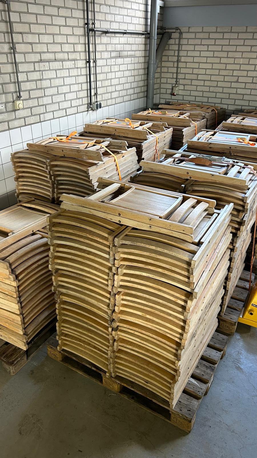 Grote partij vintage hardhouten klapstoelen ‘80, Gebruikt, Ophalen of Verzenden, Nvt, Vijf, Zes of meer stoelen