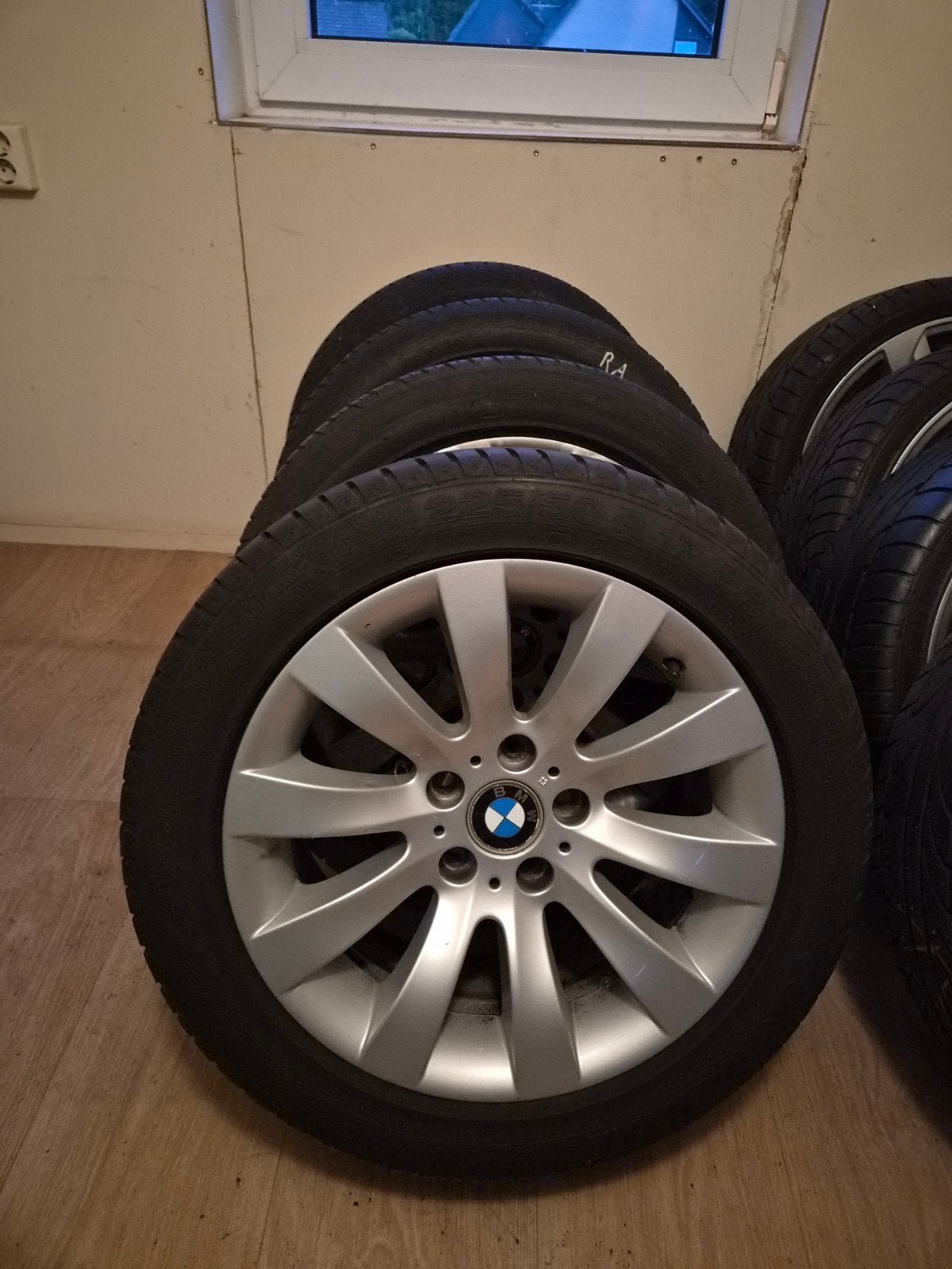 BMW 17 inch velgen met banden 5x120 - E60, Ophalen, Gebruikt, Banden en Velgen, 17 inch