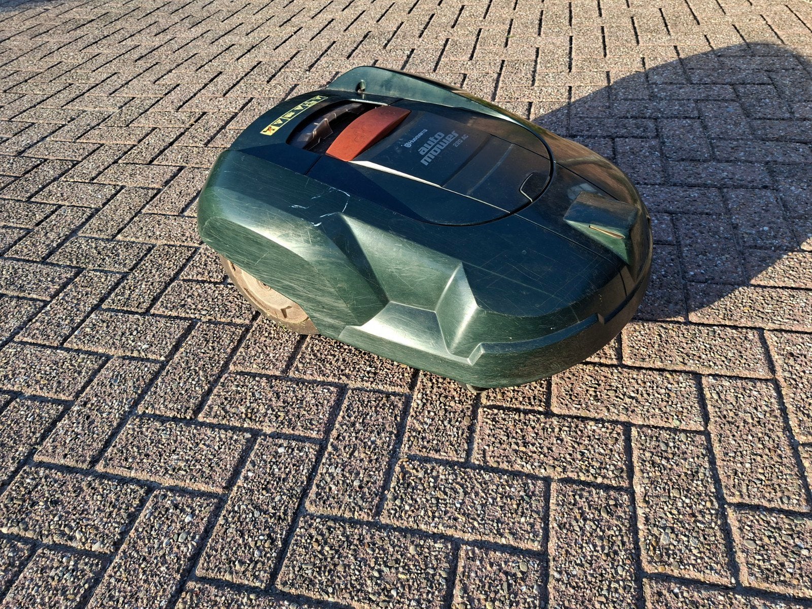 Husqvarna Automower 220 AC Robotmaaier met laadstation, Ophalen, Gebruikt, 20 tot 25 cm, Husqvarna