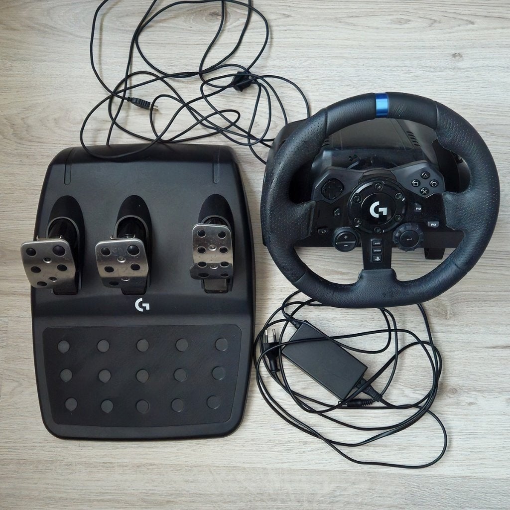 Logitech G923 racestuur + pedalen voor PS5/PS4/PC, Ophalen, Racestuur, Gebruikt, Force feedback