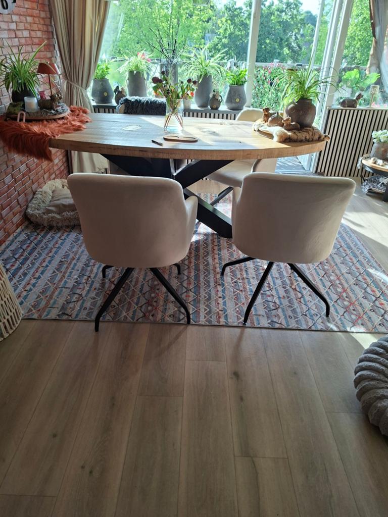 Draaistoel crème  velvet stof.4stuks., 75 m² of meer, Ophalen of Verzenden, Zo goed als nieuw, Tapijttegels