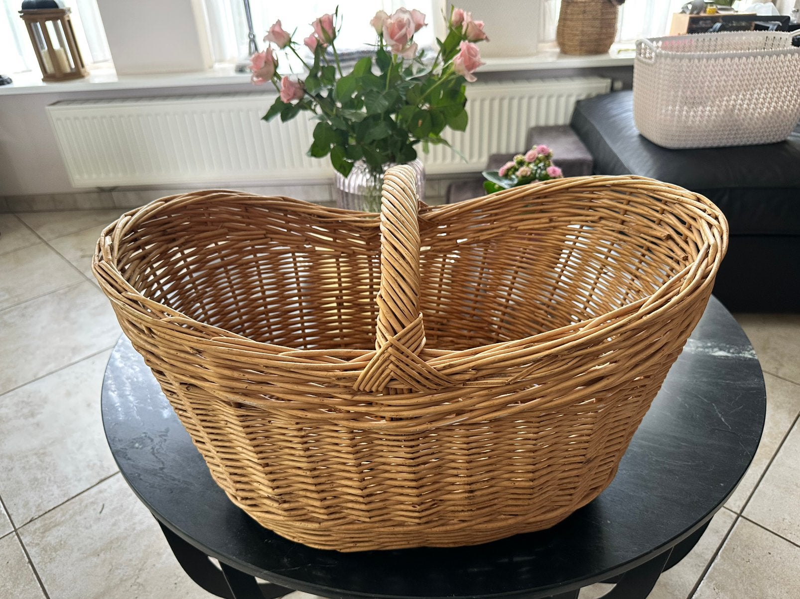 Mooie stevige mand, Huis en Inrichting, Woonaccessoires | Schalen en Manden, Ophalen of Verzenden, Zo goed als nieuw, Rond, Riet