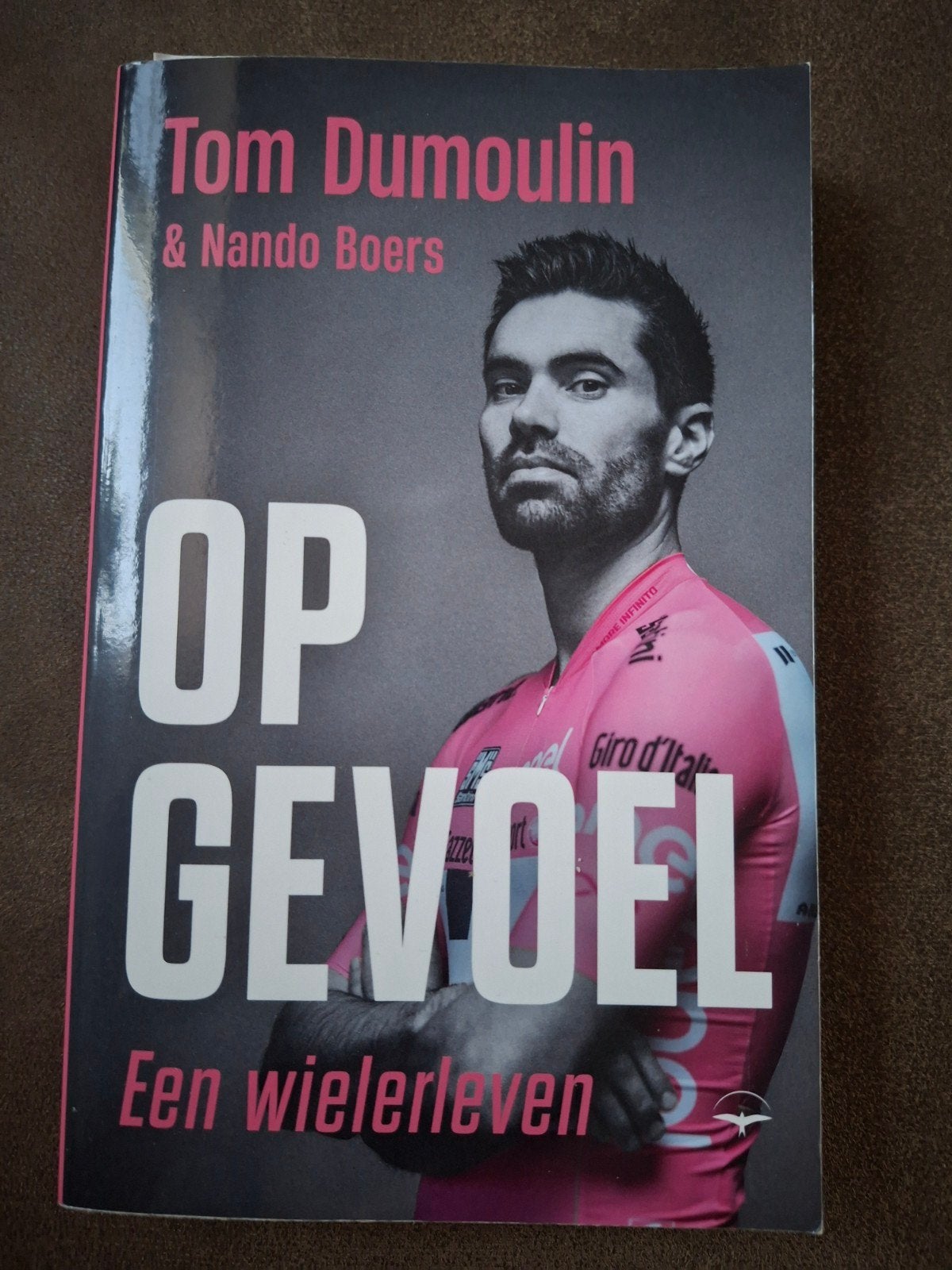 Tom Dumoulin - Op Gevoel: Een wielerleven, Ophalen of Verzenden, Zo goed als nieuw, Tom Dumoulin & Nando Boers, Lopen en Fietsen