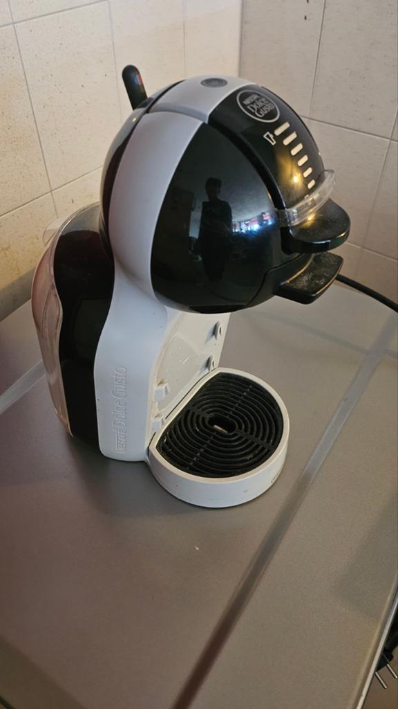 Nescafé Dolce Gusto koffiezetapparaat, Witgoed en Apparatuur, Koffiezetapparaten, Koffiepads en cups, Gebruikt, Koffiemachine