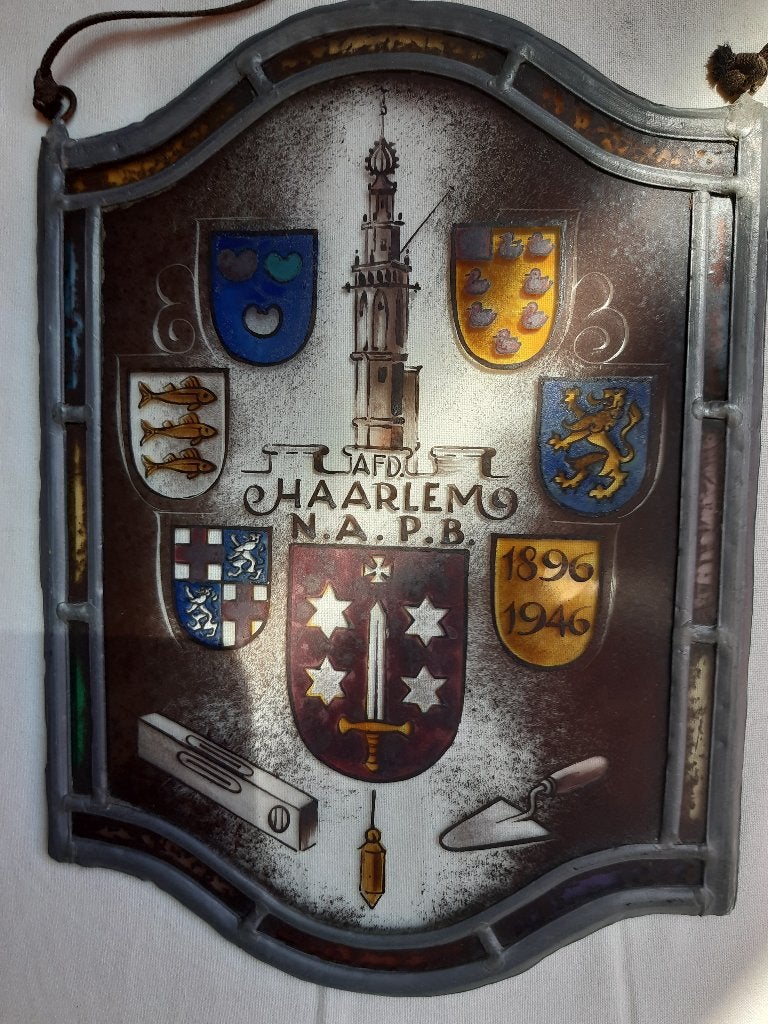 Aannemersbond gebrandschilderd raampje N.A.P.B.  1896-1946, Ophalen of Verzenden