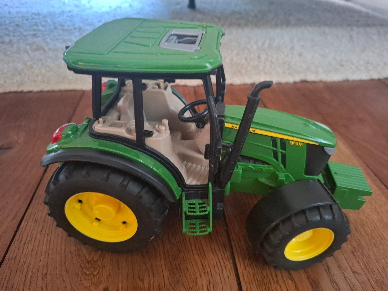 John Deere 5015M speelgoedtractor, Ophalen of Verzenden, Zo goed als nieuw