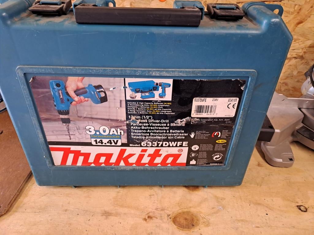 Makita schroef boormachine met 4 accu's, Ophalen