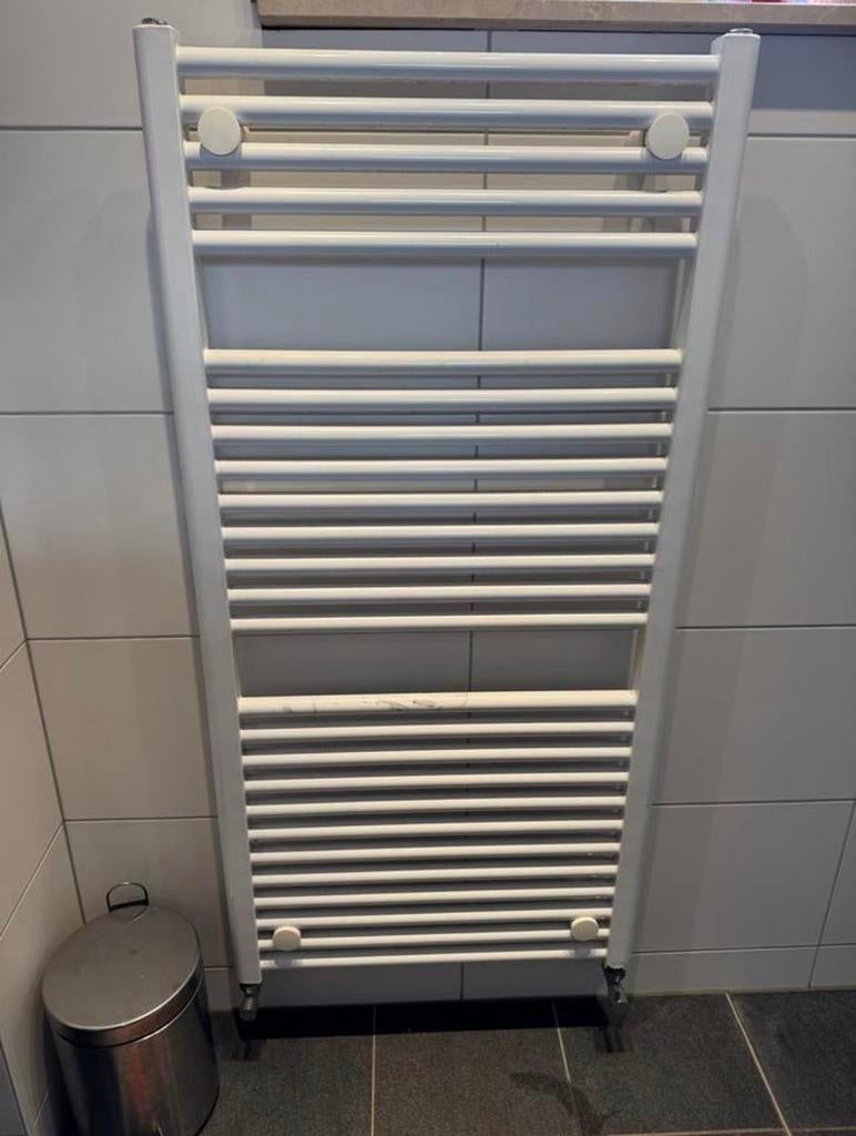 Handdoekradiator 130x60 cm met roest en afbladderende verf, Gebruikt, Radiator, Ophalen of Verzenden, 60 tot 150 cm