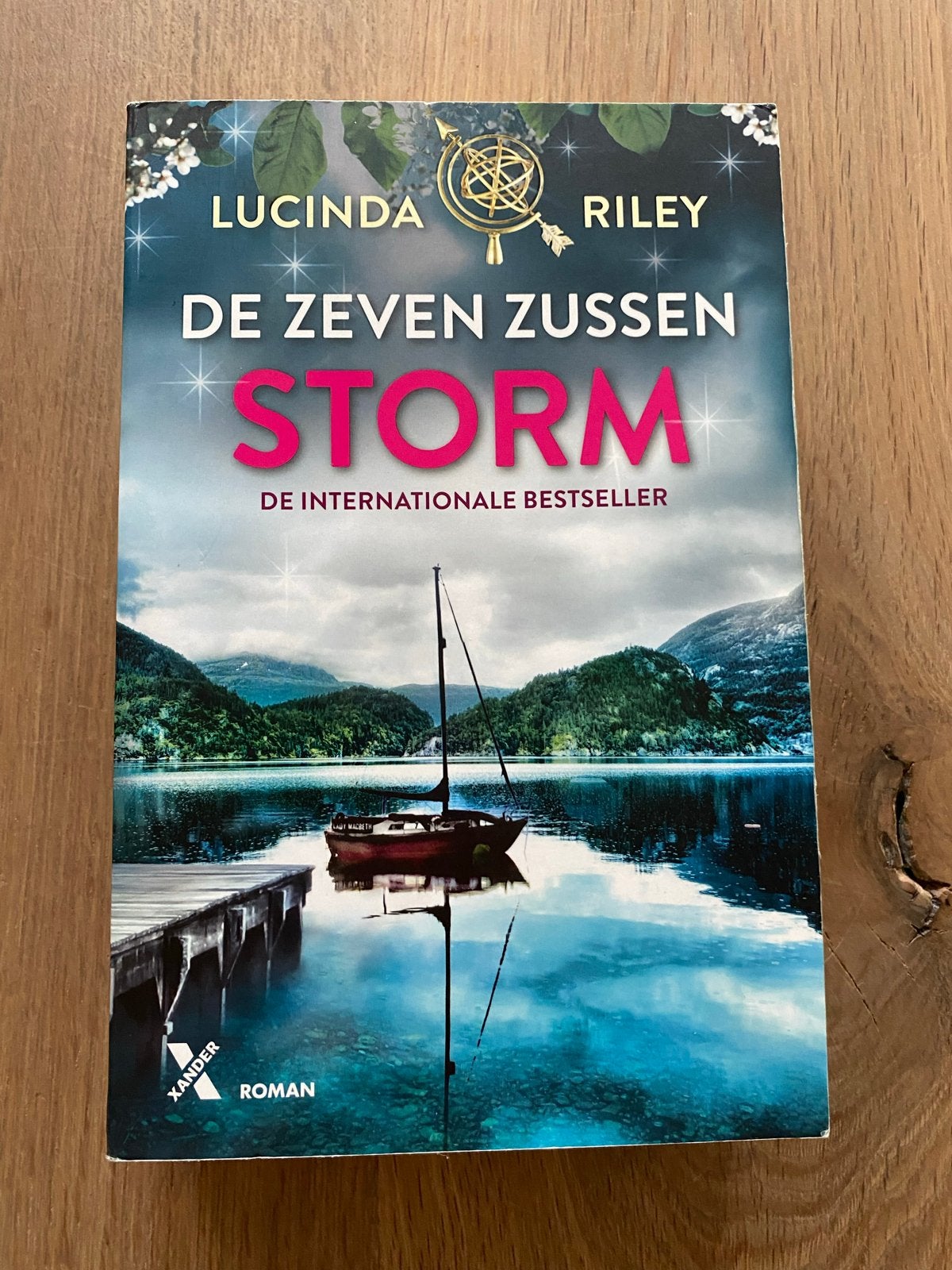 De Zeven Zussen: Storm - Lucinda Riley, Boeken, Romans, Ophalen of Verzenden, Zo goed als nieuw, Nederland