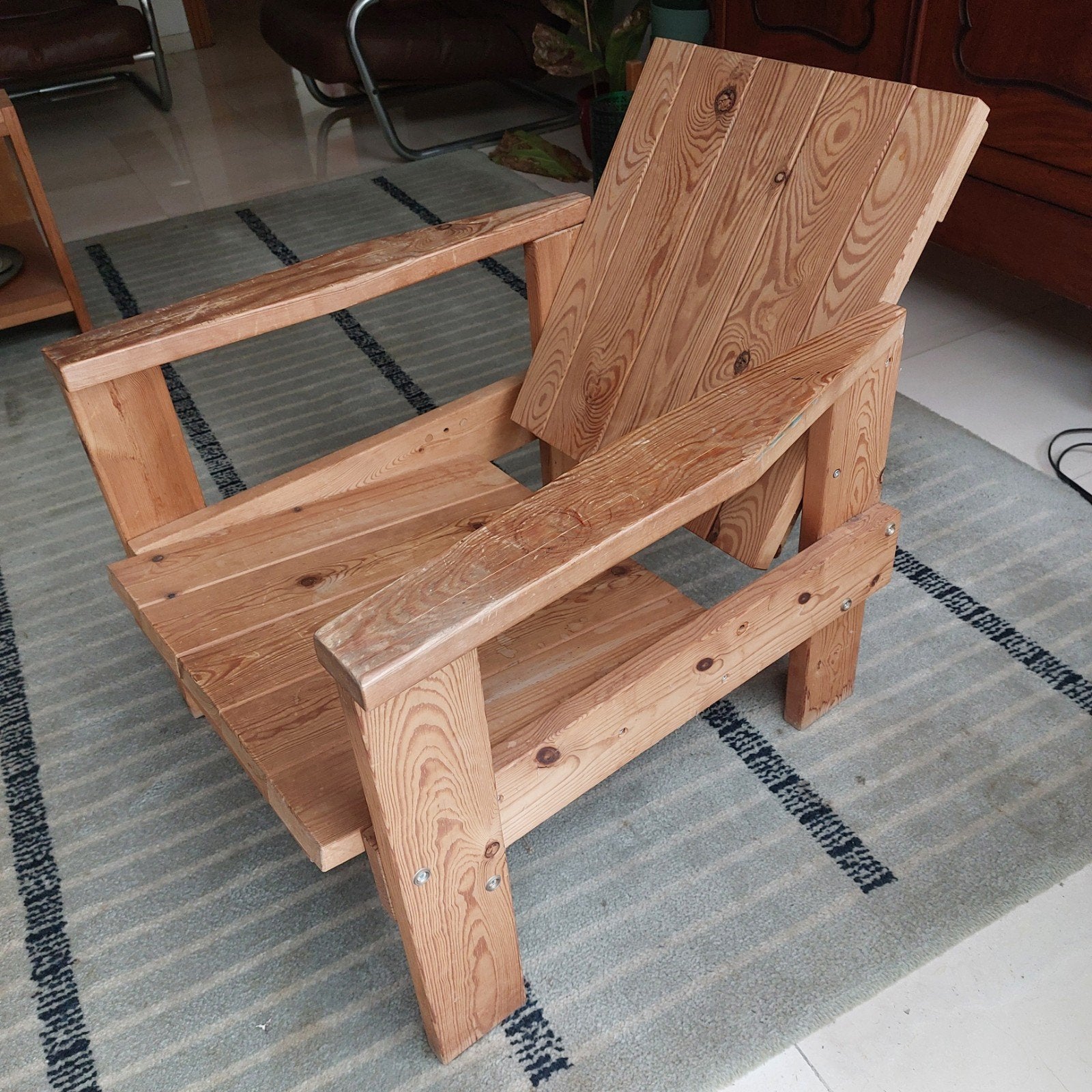 Robuuste houten stoel - Handgemaakt naar model van Rietveld, Gebruikt, Overige kleuren, Ophalen of Verzenden, Rustiek, Handgemaakt