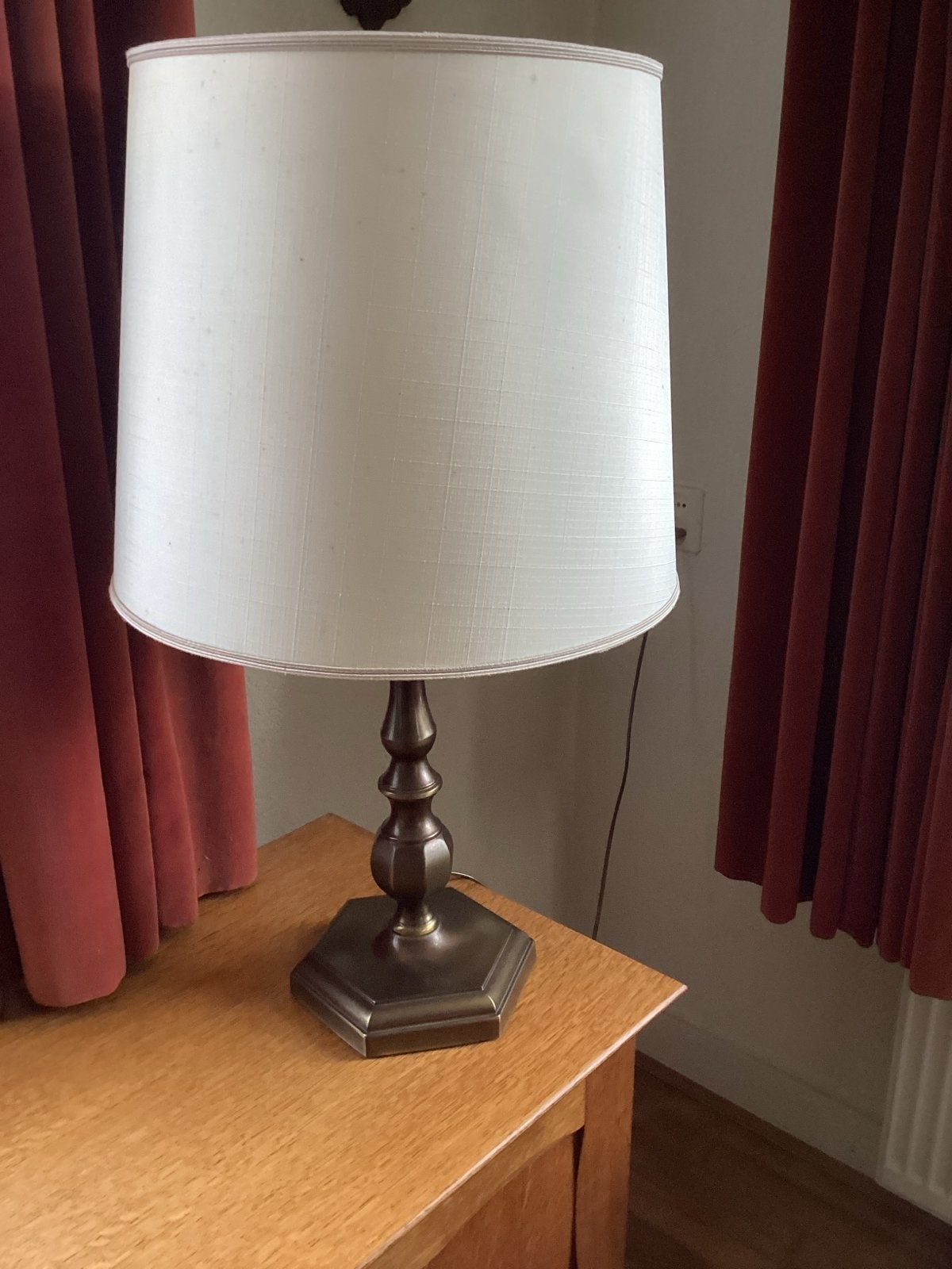 Schemerlamp met roomwitte kap en messing voet, Ophalen, Gebruikt, Wit, Met kap