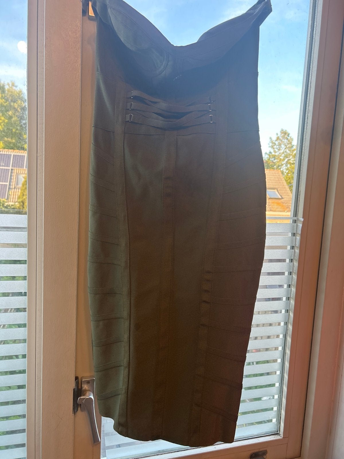 Fashion Nova Bandage Jurk - Olijfgroen, Maat 38/40 (M), Ophalen of Verzenden, Zo goed als nieuw, Onder de knie