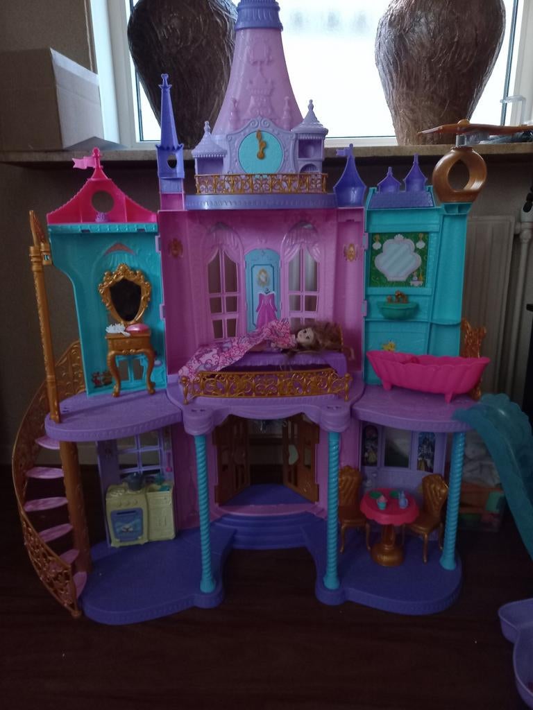 Groot disney kasteel prinsessen poppenhuis, Kinderen en Baby's, Speelgoed | Poppenhuizen, Ophalen, Poppenhuis