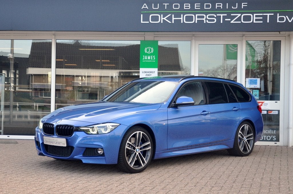 BMW 3 Serie Touring 320i M Sport Edition | Panoramadak | HUD, Automaat, 1998 cc, Achterwielaandrijving, Blauw