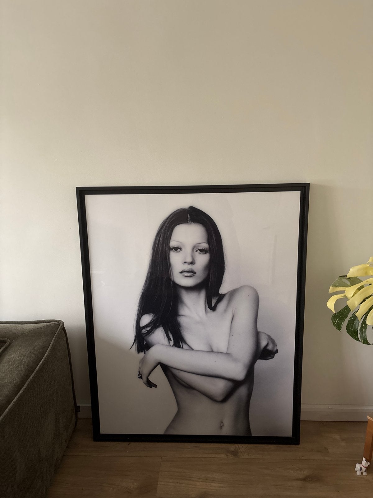 Kate Moss zwart-wit foto in lijst yellow corner, Ophalen, Foto, Fotografie, Ingelijst