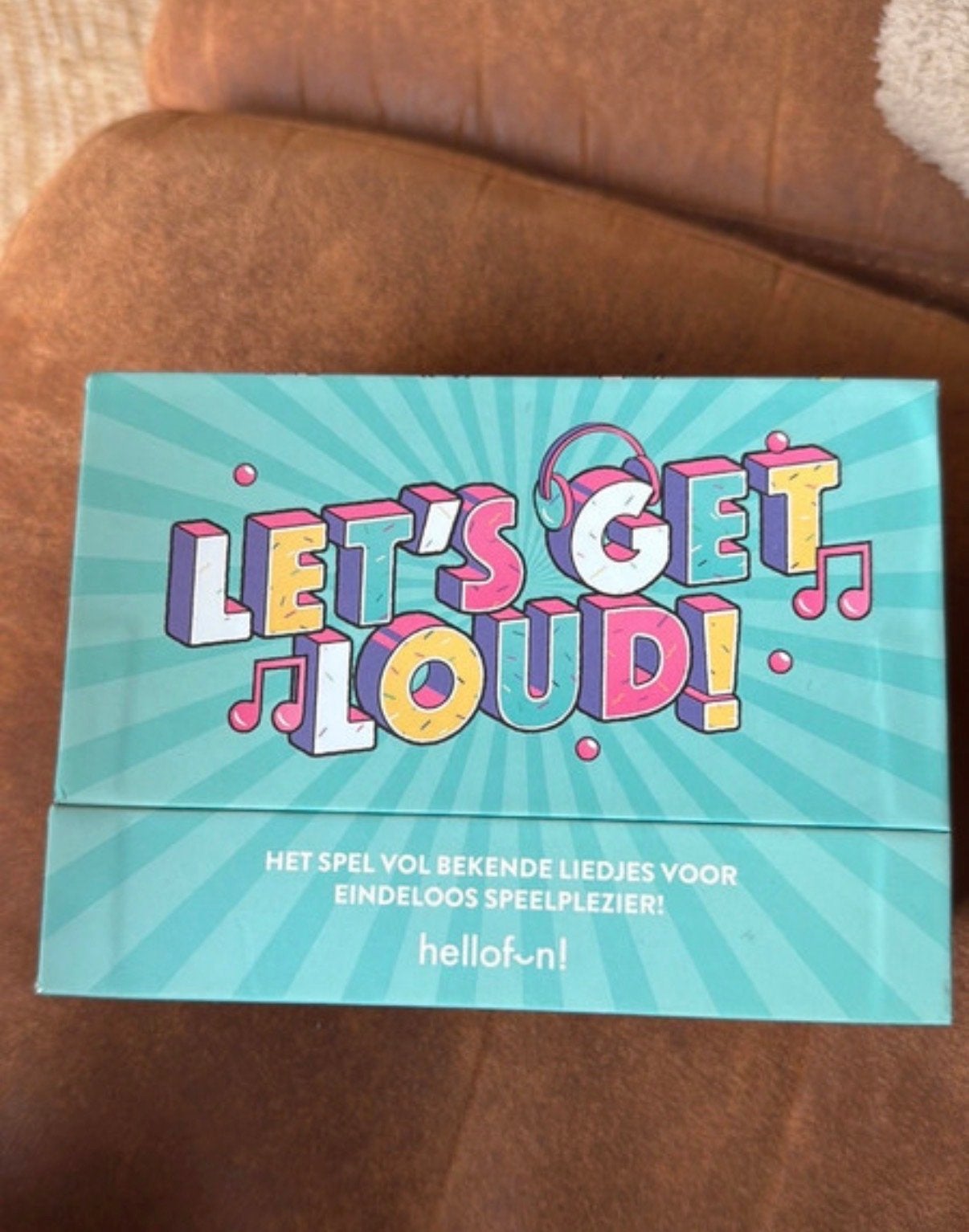 Let's Get Loud! Muzikaal Partyspel - HelloFun!, Drie of vier spelers, Ophalen of Verzenden, Zo goed als nieuw