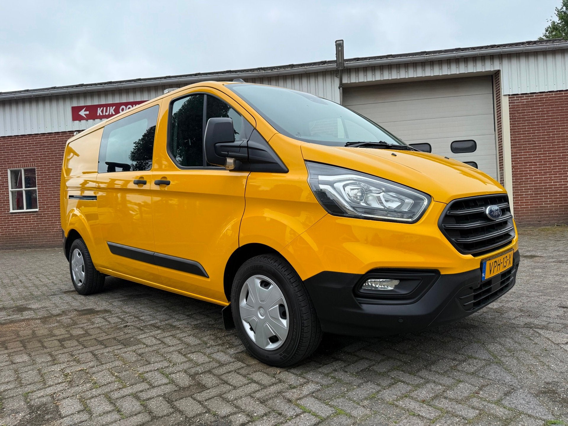 Ford Transit Custom 340 2.0 TDCI L2H1 Trend DC 130PK airco c, Auto's, Voorwielaandrijving, Euro 6, 4 cilinders, 2800 kg