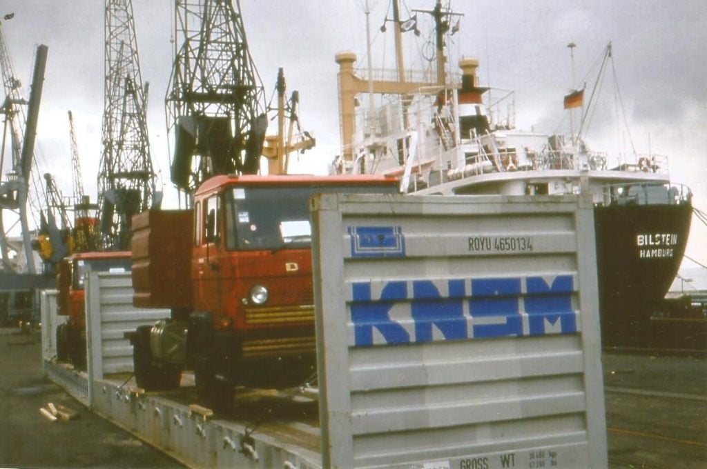Amsterdam CTA KNSM-laadkisten met auto's ca 1980, Verzamelen, Verzenden, Nieuw, Kaart, Foto of Prent