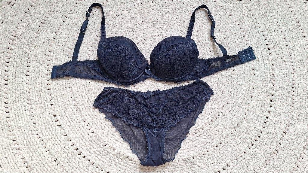 Mooie donkerblauwe BH 75D met lichte push up, Ophalen of Verzenden, Zwart, BH