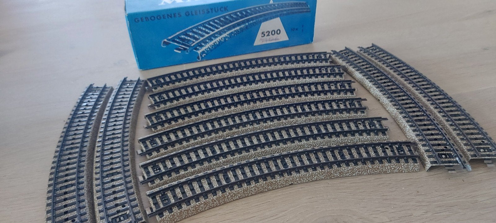 10 Märklin gebogen m-rails artikelnummer 5200 in ovp, Wisselstroom, Rails, Ophalen of Verzenden, Zo goed als nieuw