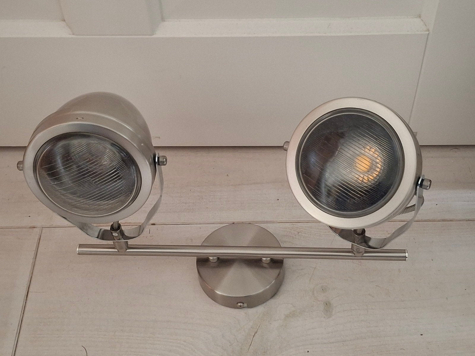 Moderne dubbele wandspot - geborsteld staal, Huis en Inrichting, GU10, Ophalen of Verzenden, Zo goed als nieuw, Wandspot