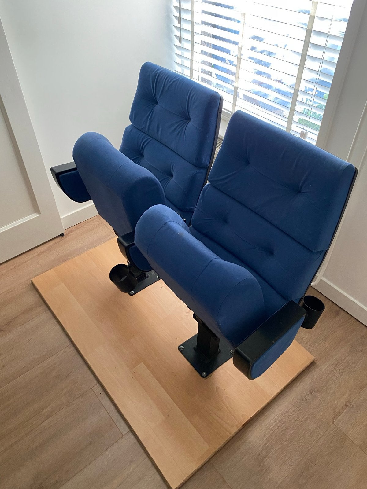 Twee blauwe bioscoopstoelen met bekerhouders, Ophalen, Gebruikt, Twee, Blauw