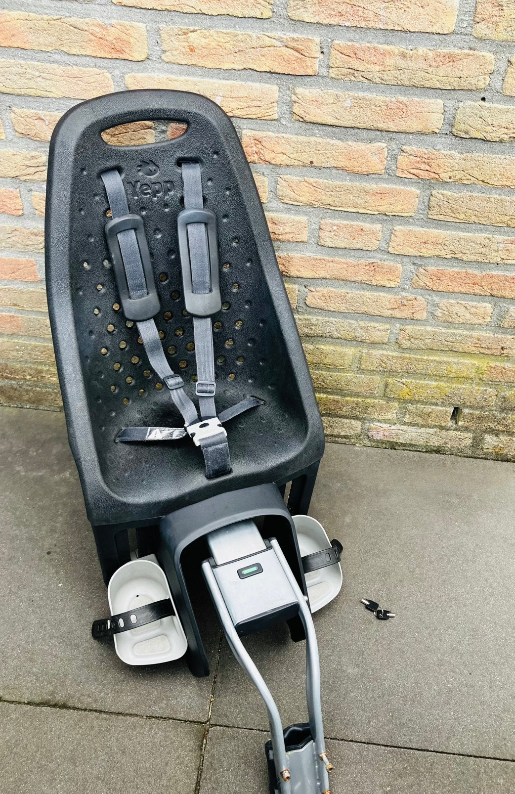Yepp fietsstoel achterzitje, Fietsen en Brommers, Ophalen, Zo goed als nieuw, Achterzitje, Voetsteuntjes