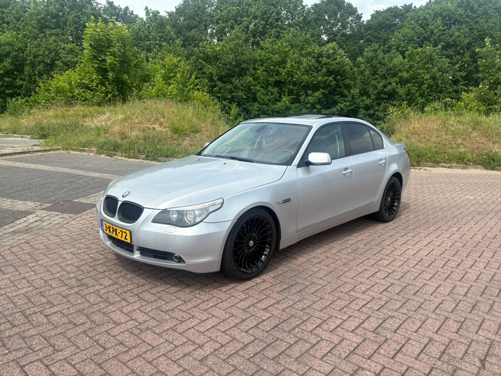 BMW 5-Serie 2.5 I 525 AUT 2004 Grijs, Auto's, Automaat, Achterwielaandrijving, 2000 kg, Bruin