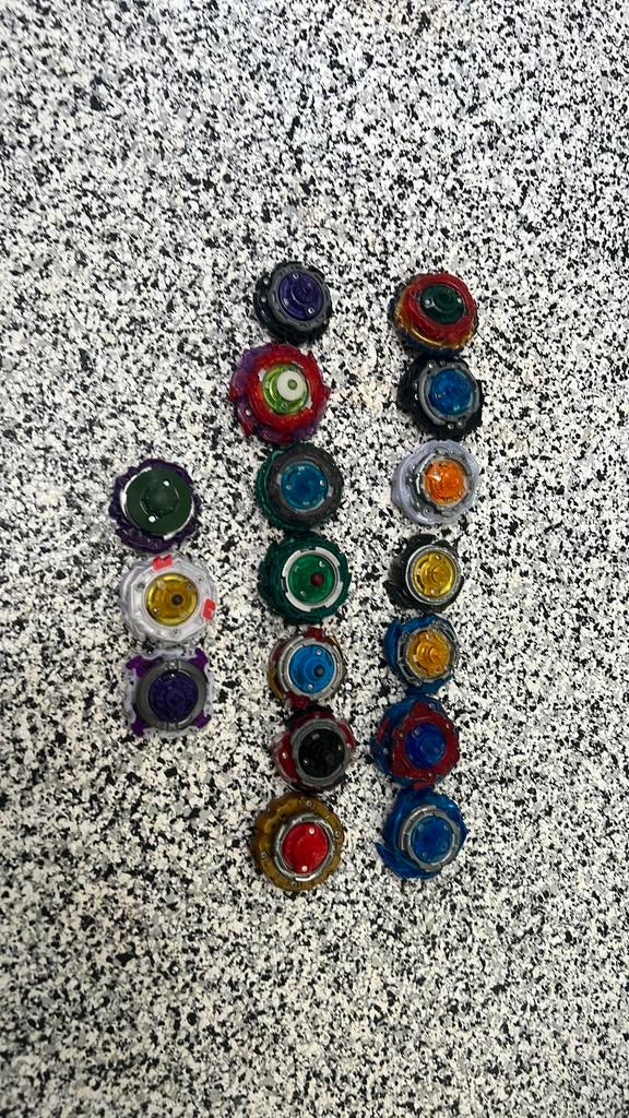 17 diverse beyblades, Verzamelen, Speelgoed, Ophalen of Verzenden, Gebruikt