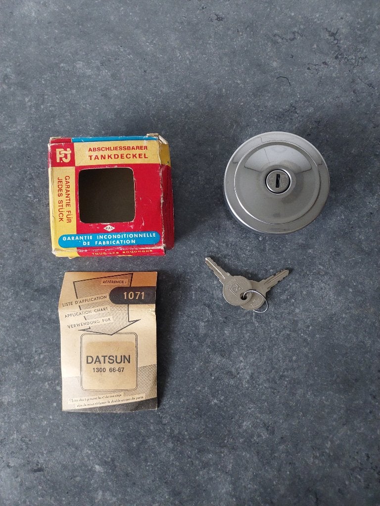 NOS PJ Tankdop Afsluitbaar Datsun 1300 66-67 Oldtimer, Ophalen of Verzenden, Nieuw, Oldtimer onderdelen