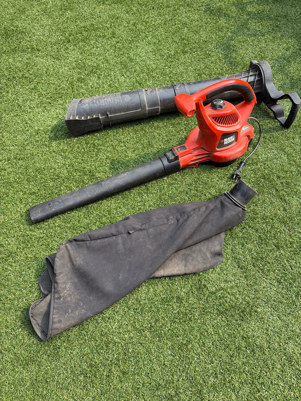 Black en Decker bladblazer met zuigfunctie en opvangzak, Gebruikt, Handgedragen, Ophalen of Verzenden, Met opvangzak