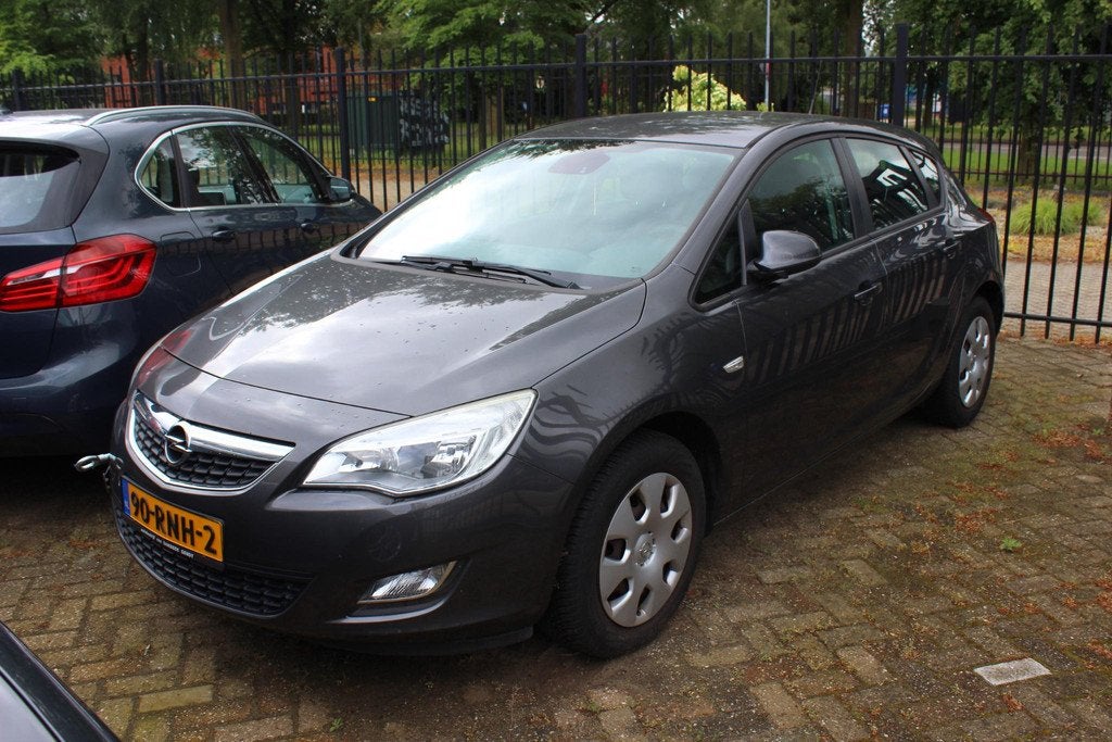 Opel Astra 1.4 VERSNELLINGSBAK VAST DEFECT!, Auto's, Voorwielaandrijving, Euro 5, Gebruikt, 4 cilinders