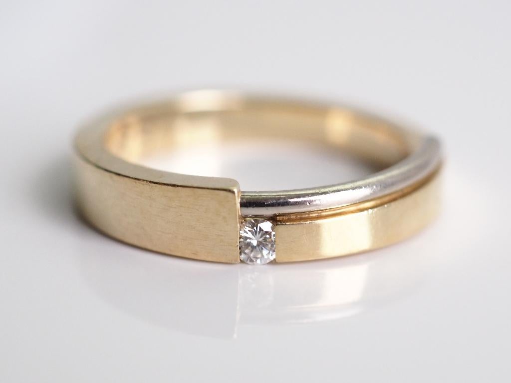 Gouden bandring met diamant, Sieraden, Tassen en Uiterlijk, Ringen, Gebruikt, Dame, 17 tot 18, Goud, Goud, Met edelsteen, Ophalen of Verzenden