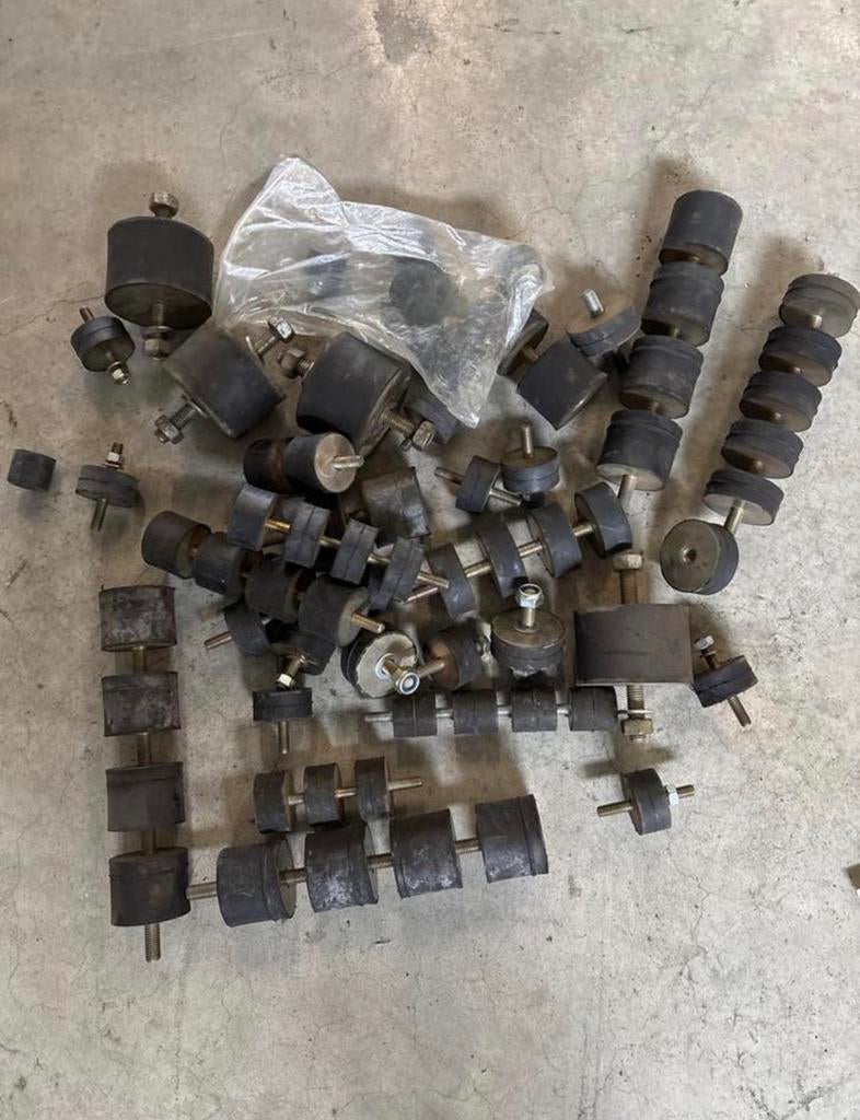 Rubberen trillingsdempers / motorsteunen, diverse maten, Ophalen of Verzenden, Zo goed als nieuw, Minder dan 50 mm