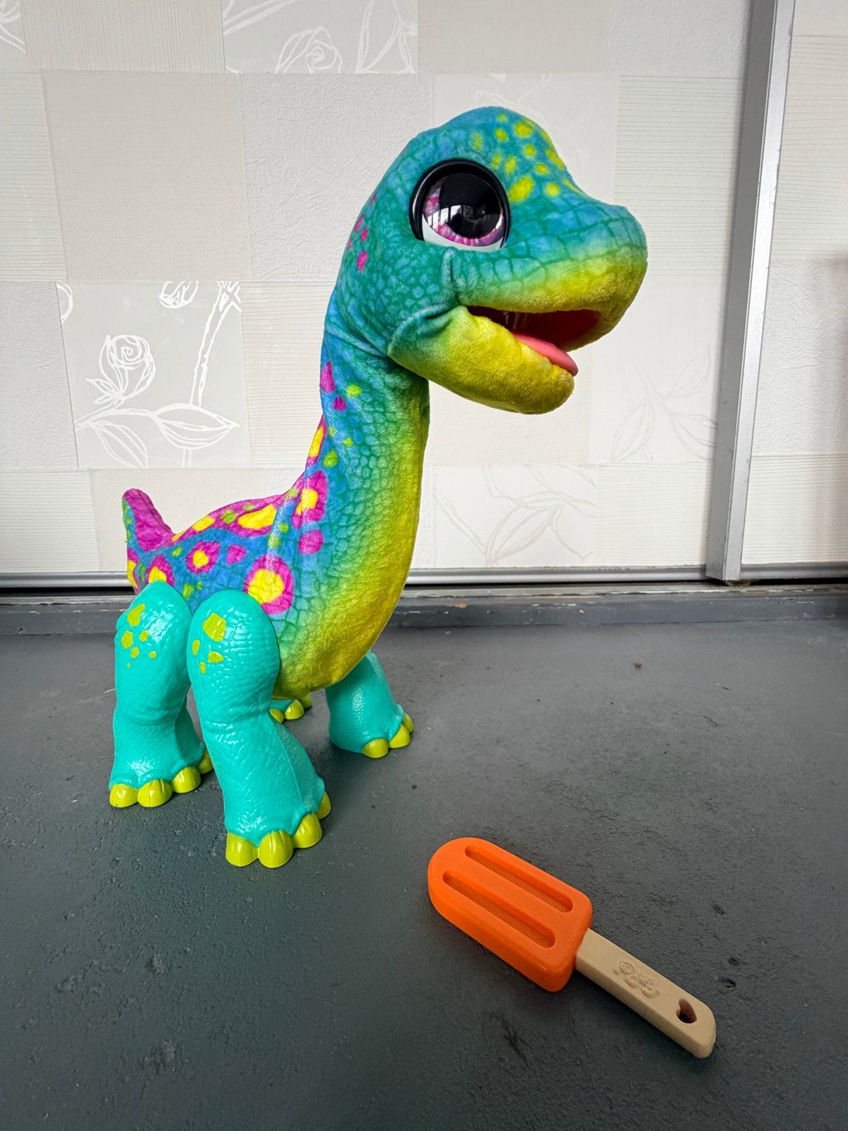 FurReal Sam de Brontosaurus - Interactief IJssnackend, Overige merken, Dinosaurus, FunReal, Onbekend