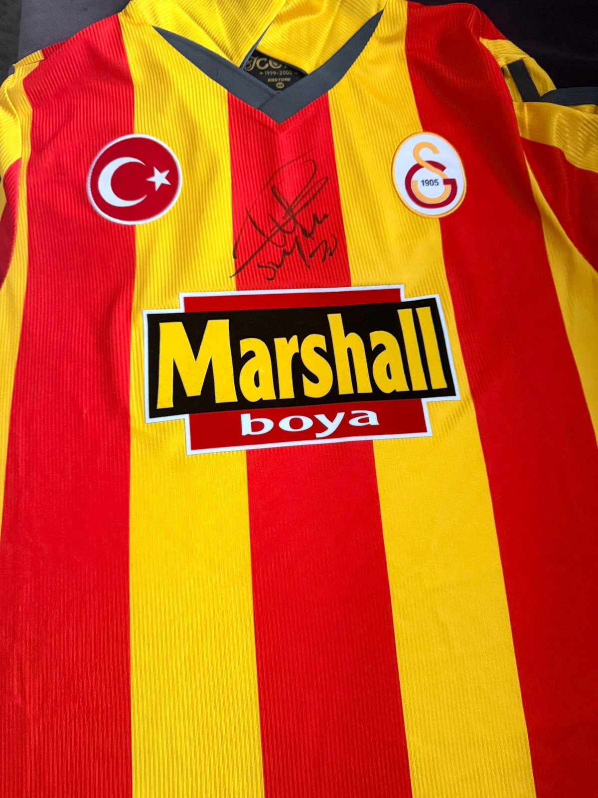 Gesigneerde Galatasaray Tshirt Wesley Sneijder ! Met bewijs, Sport en Fitness, Voetbal, Ophalen of Verzenden, Nieuw, Shirt