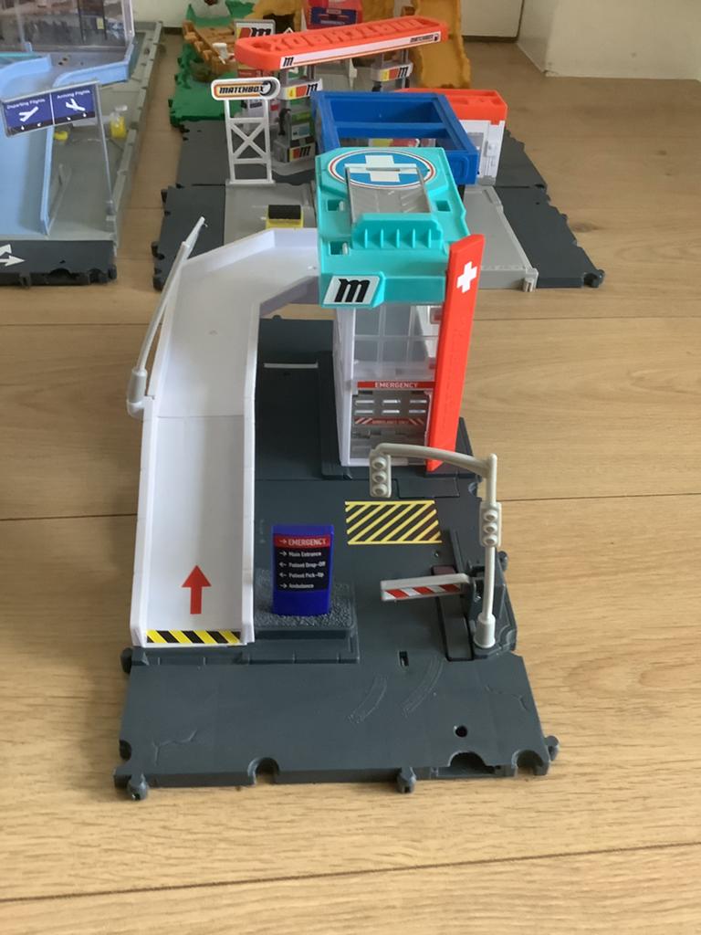 Matchbox action drivers hospital/garage, Ophalen of Verzenden, Gebruikt