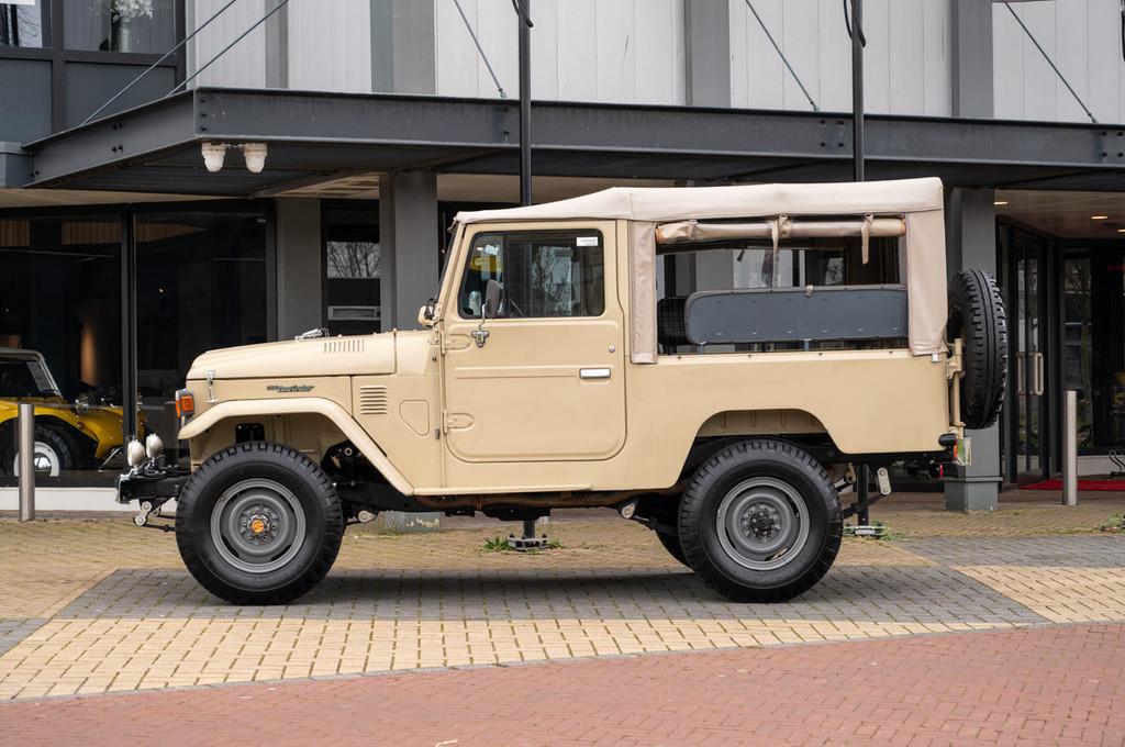 Toyota Land Cruiser FJ43 4.2 (bj 1984), Auto's, 137 pk, Beige, Bedrijf, Handgeschakeld
