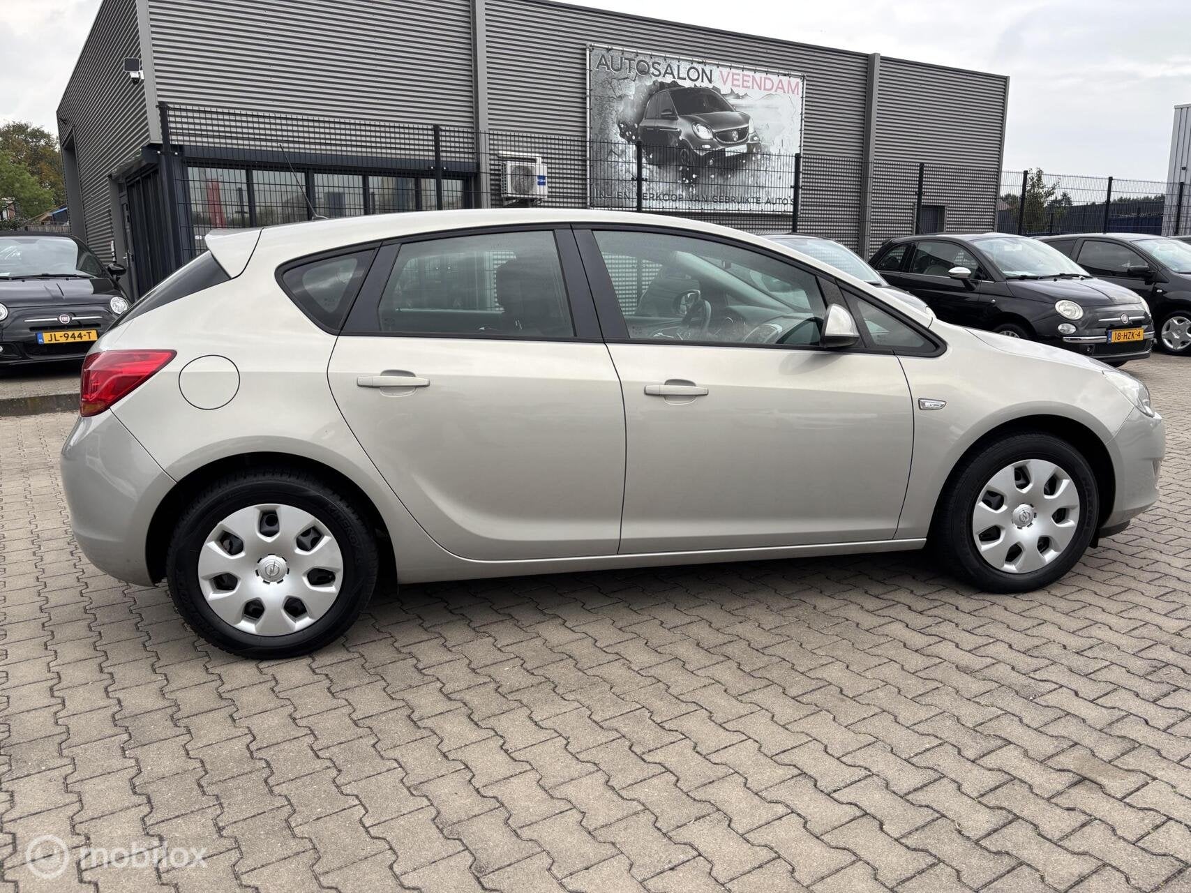 Opel Astra 1.4 5DRS HB AIRCO NAVI CRUISE ELL PAKK, Auto's, Voorwielaandrijving, Euro 5, Gebruikt, 4 cilinders