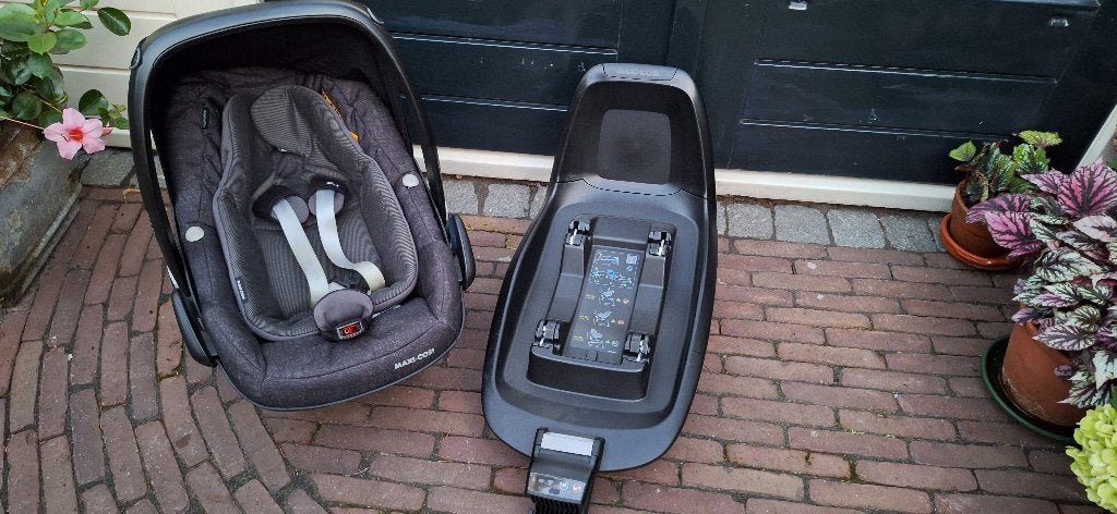 Maxi-Cosi Pebble Plus Autostoel +Verkleiner + Onderstel, Ophalen, 0 t/m 13 kg, Maxi-Cosi, Autogordel