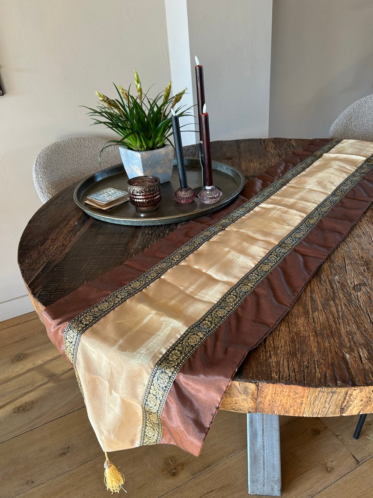 Tafelloper met Oosterse print - Bruin/Beige of Rood, Zijde, Nieuw, Ophalen of Verzenden, Tafelloper