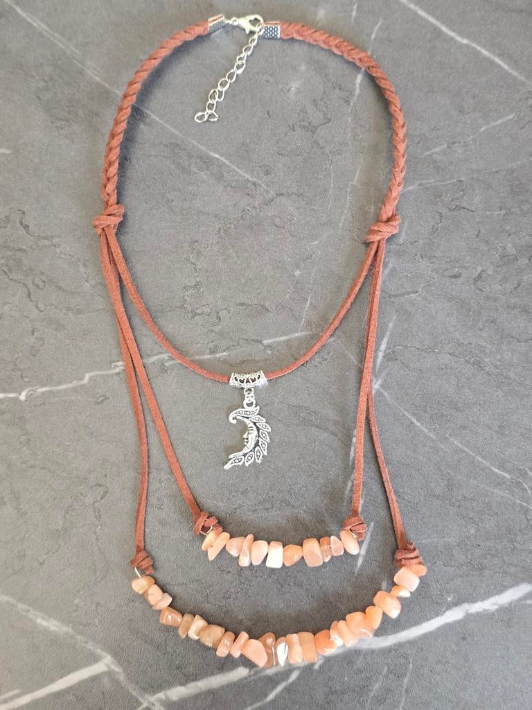 Zonnesteen PU Suede Ketting met Maanhanger, Sieraden, Tassen en Uiterlijk, Kettingen, Nieuw, Oranje, Ophalen of Verzenden, Steen of Mineraal