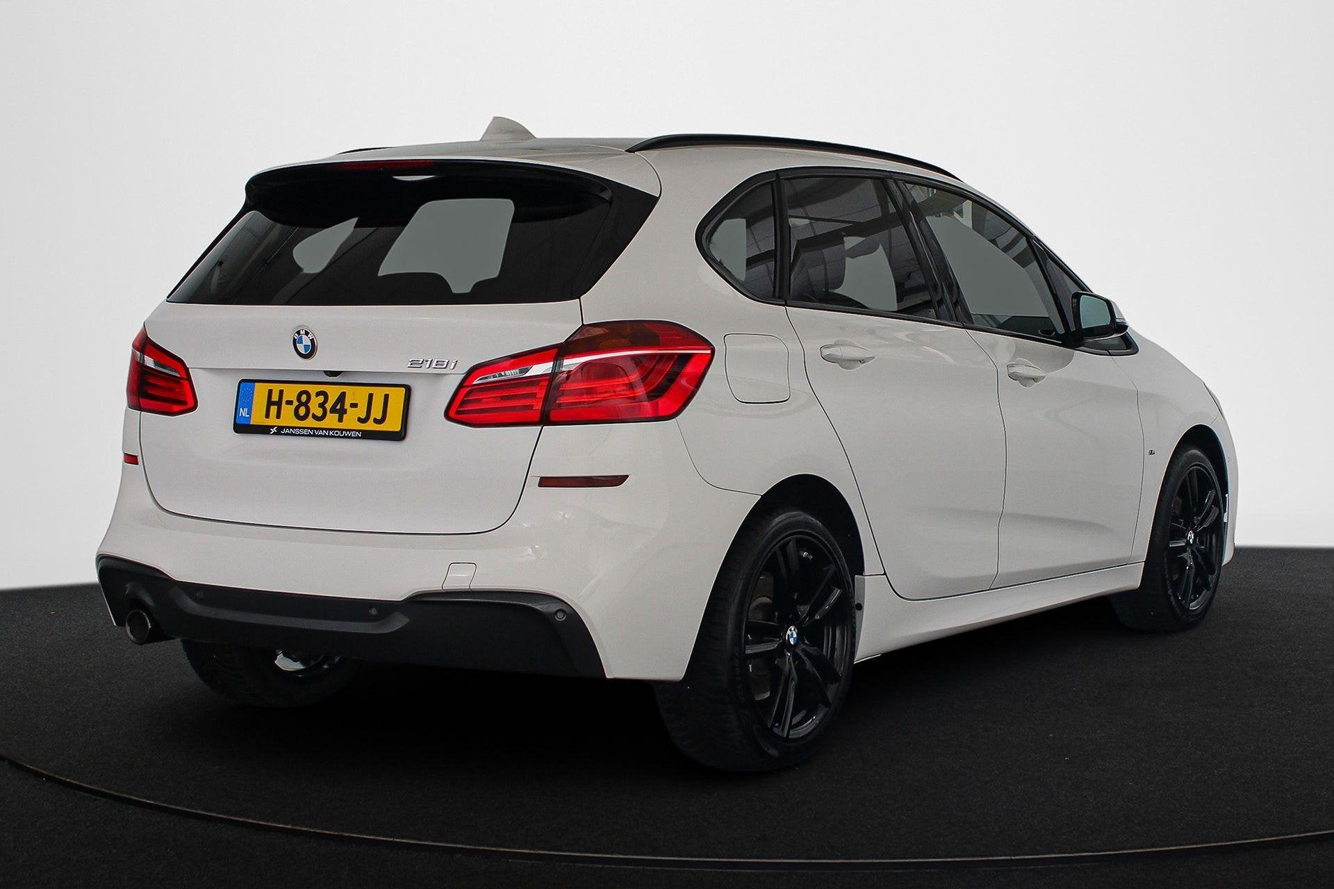 BMW 2-serie Active Tourer 218i M Sport Head-Up Sportstoelen, Auto's, Gebruikt, Wit, Bedrijf, 19 km/l