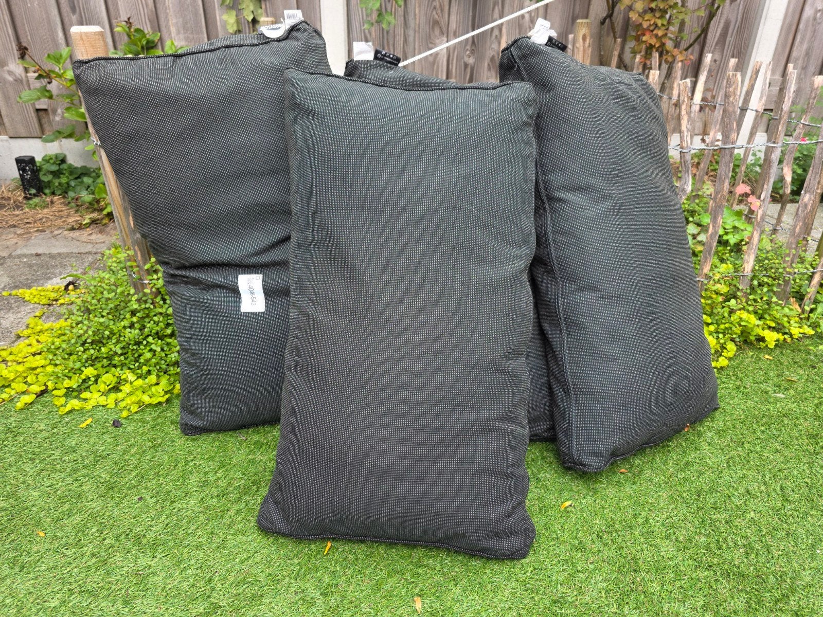 4x Nieuwe Madison Tuinkussens 73x40cm, Ophalen, Overige merken, Nieuw, Grijs