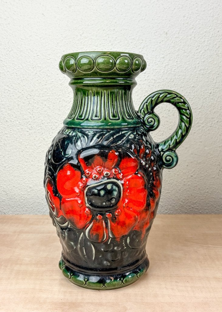 Donkergroene Scheurich W. Germany vaas met rode bloemen, Ophalen, Aardewerk of Porselein, Zo goed als nieuw, Minder dan 50 cm